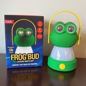 Brand New Frog Bud LED Lantern Nightlight Brightness Up to 100 Lumens Green Toy